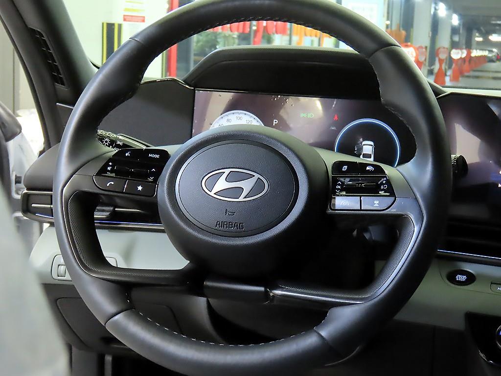 HYUNDAI Avante - Vista 10