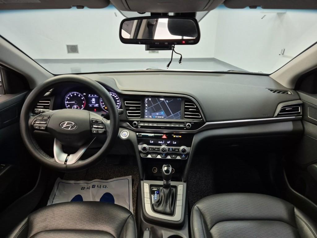 HYUNDAI Avante - Vista 7