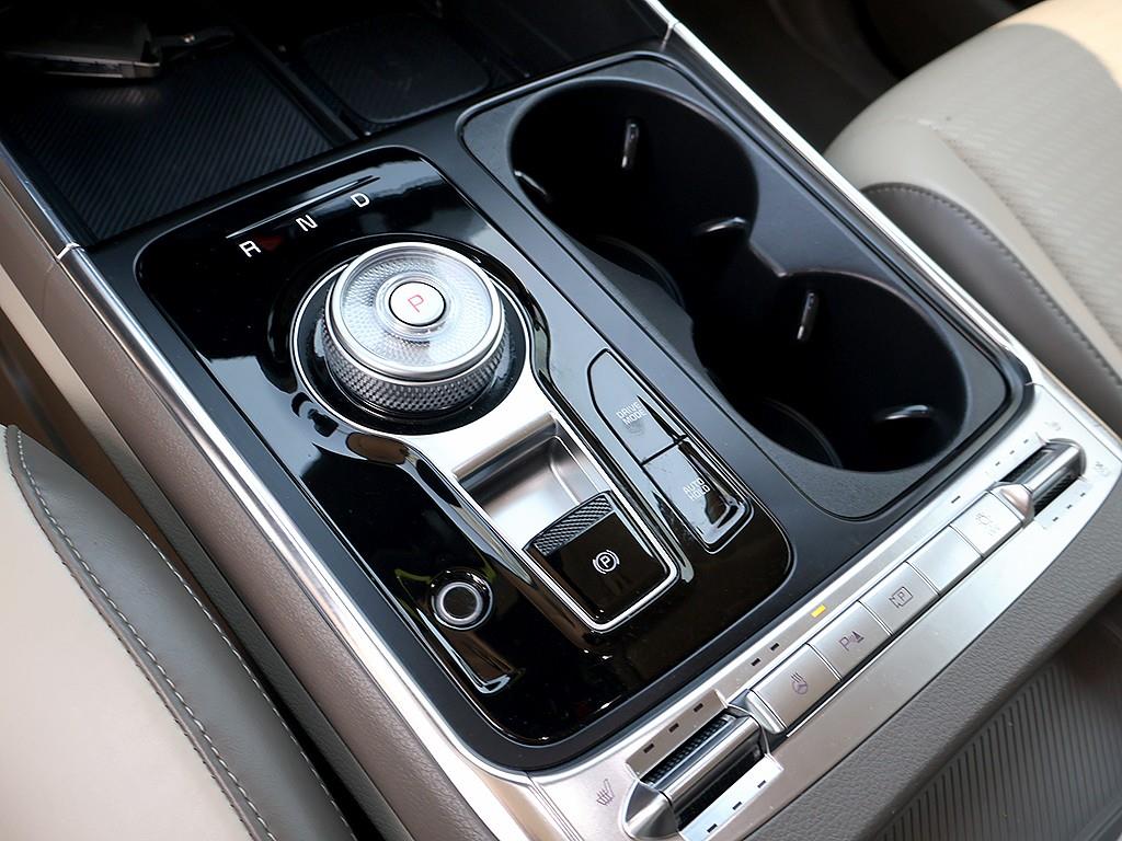 KIA Carnival - Vista 9