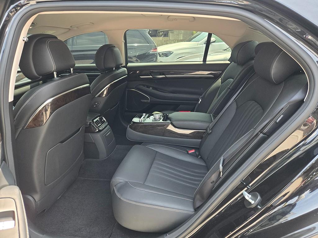 Genesis G90 - Vista 6