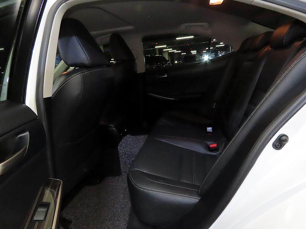 Lexus IS - Vista 7