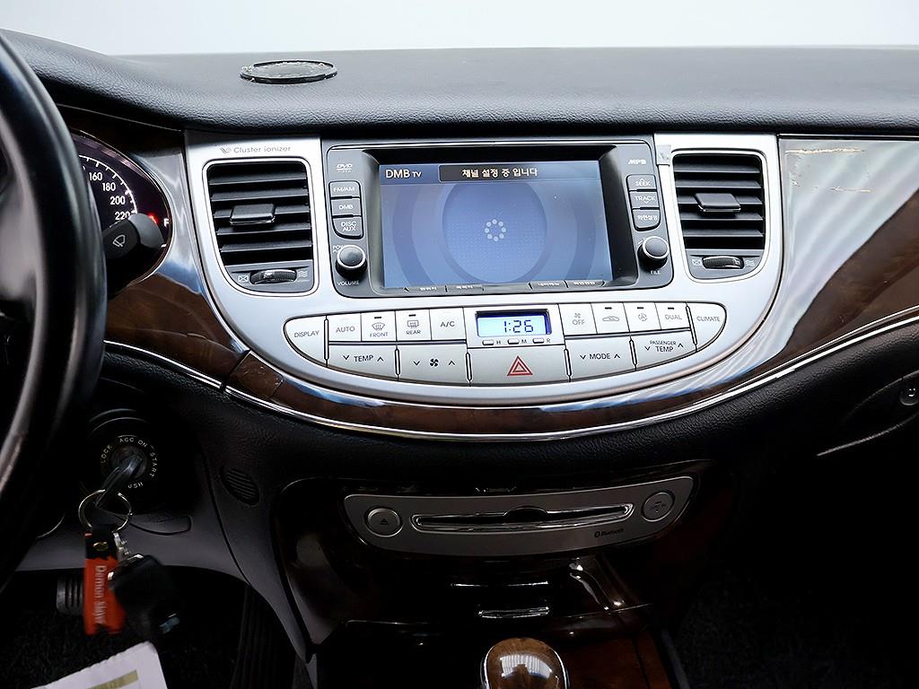 HYUNDAI Genesis - Vista 11