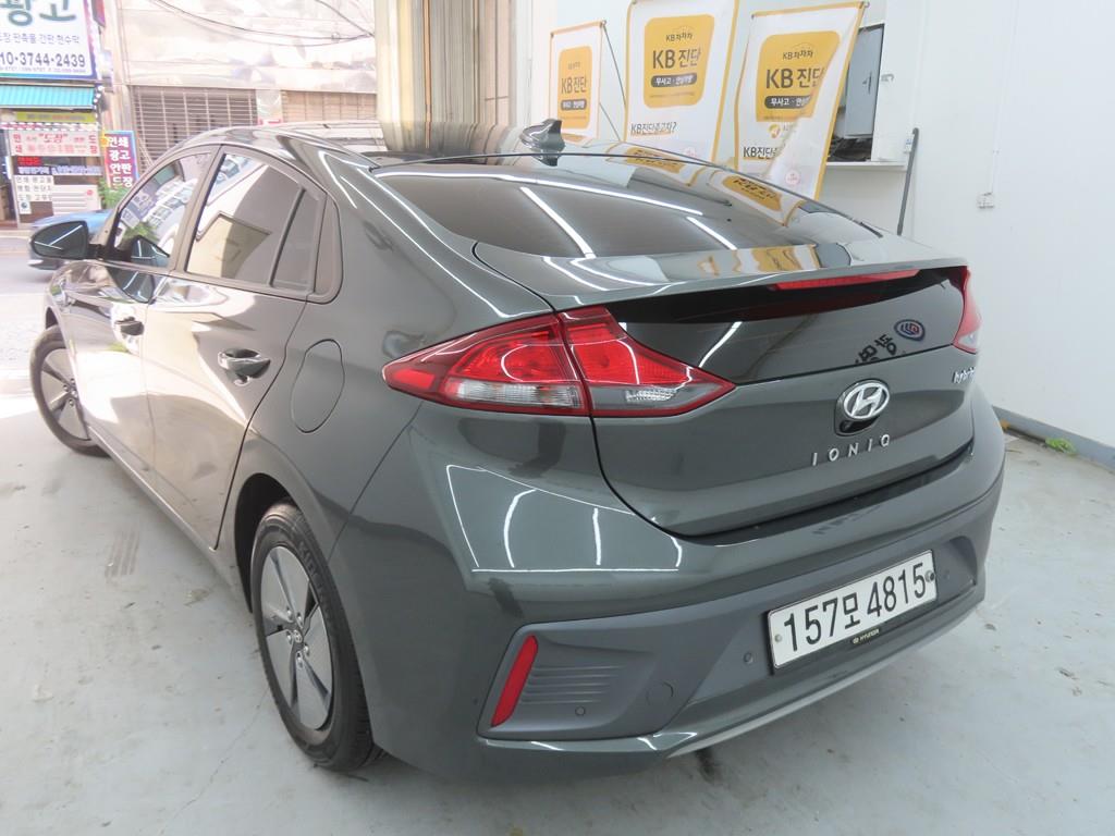 HYUNDAI Ioniq - Vista 4