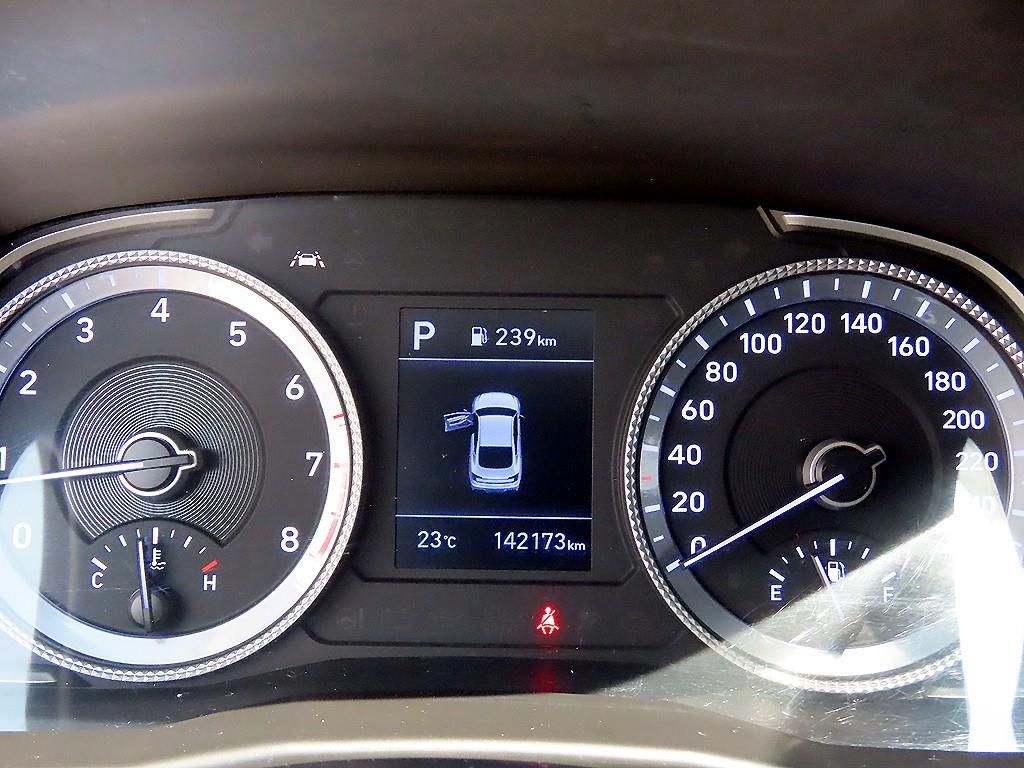 HYUNDAI Sonata - Vista 9
