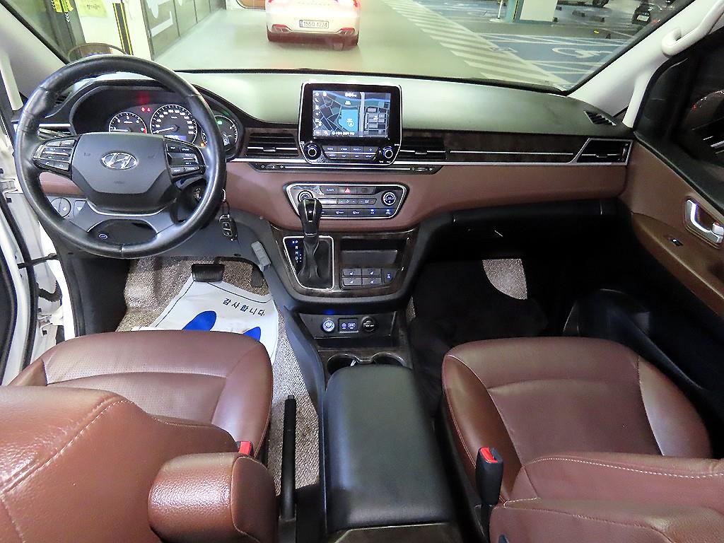 HYUNDAI Starex - Vista 10