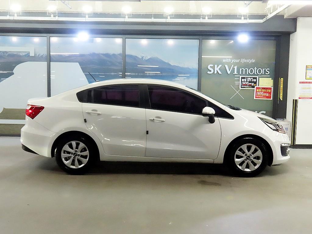 KIA Pride - Vista 3
