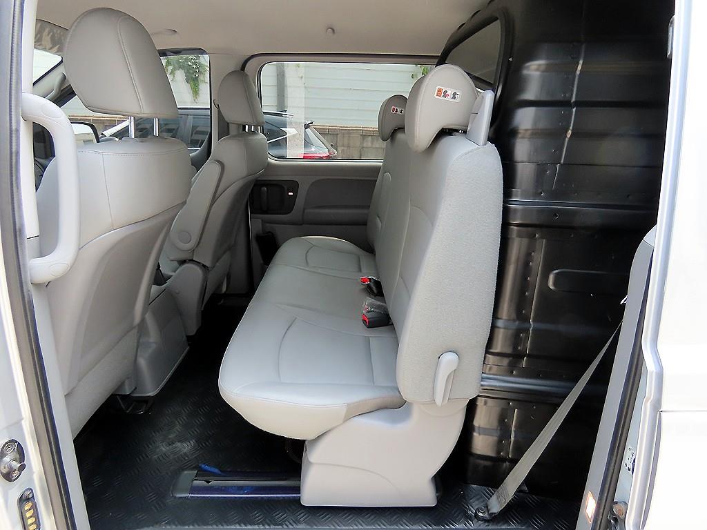 HYUNDAI Starex - Vista 6