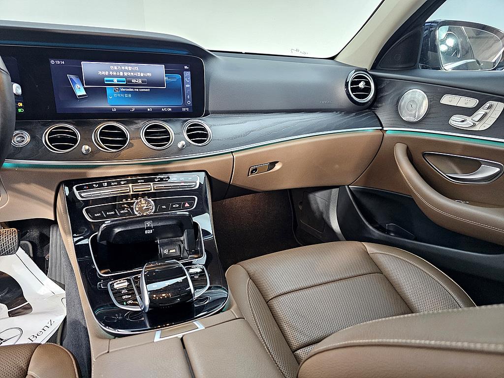 Mercedes Benz E class - Vista 12