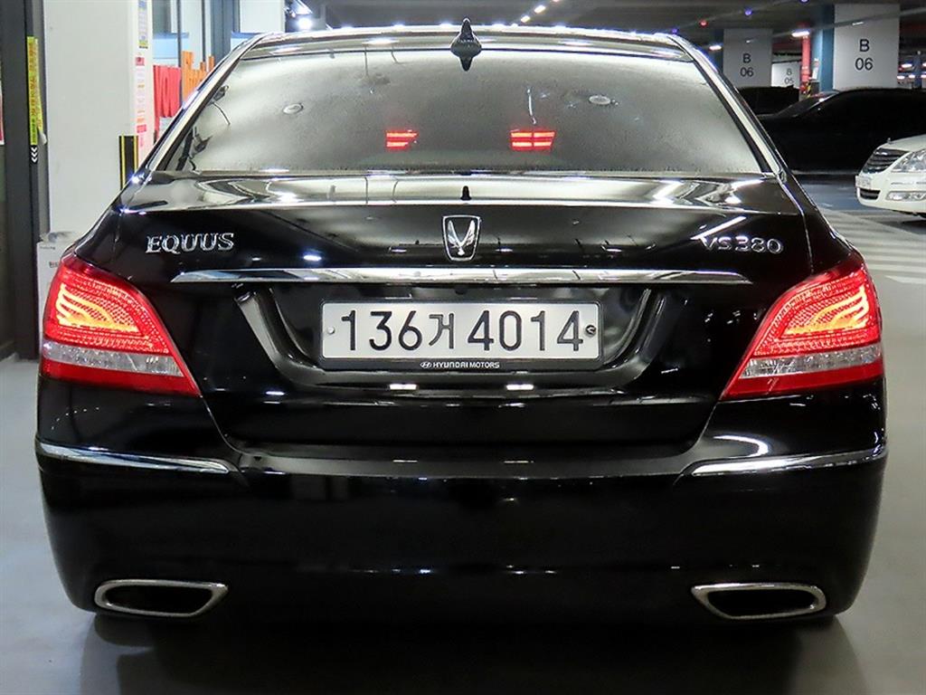 HYUNDAI Equus - Vista 5