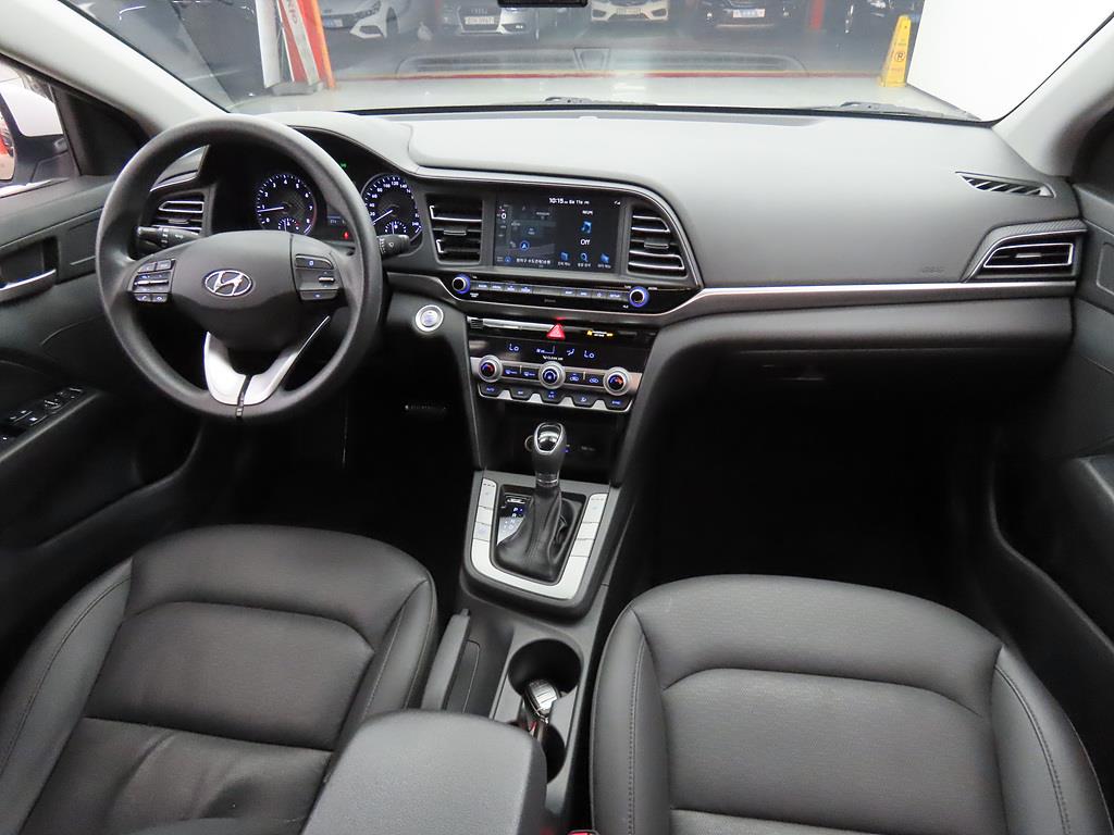 HYUNDAI Avante - Vista 5