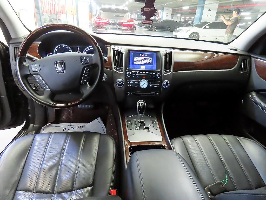 HYUNDAI Equus - Vista 10