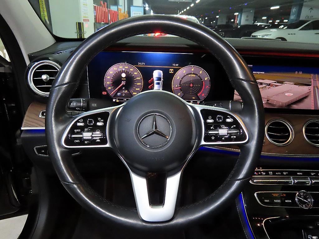 Mercedes Benz E class - Vista 8