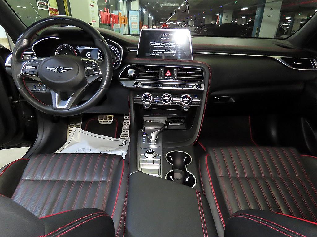 Genesis G70 - Vista 10