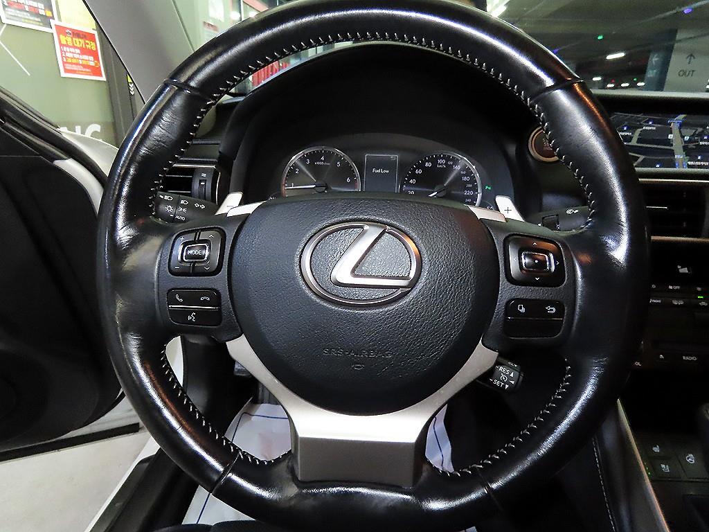 Lexus IS - Vista 8