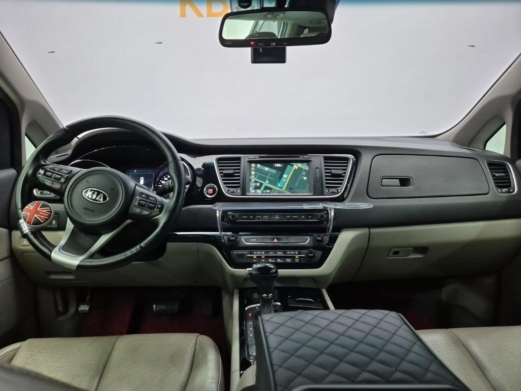 KIA Carnival - Vista 7