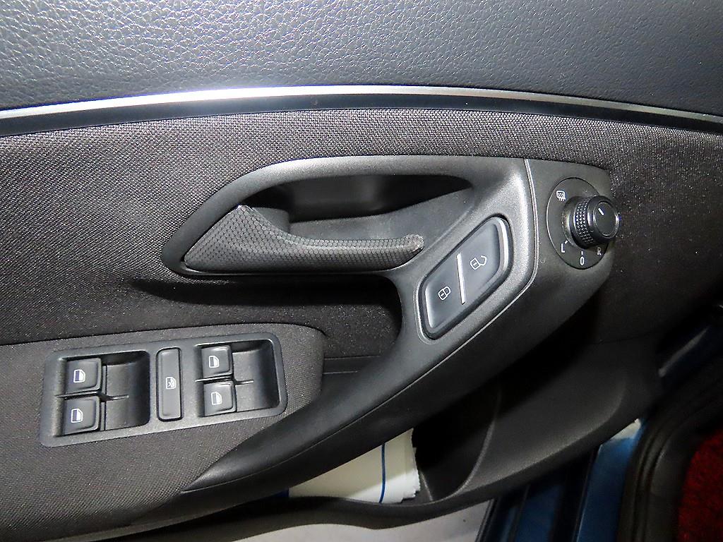 Volkswagen polo 2016 Azul - Importación desde Corea - HF Imports Iquique - Foto 13