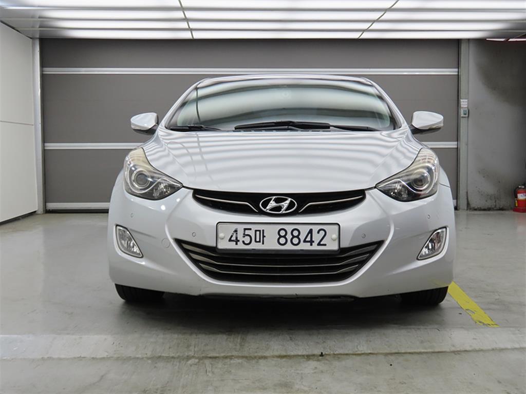HYUNDAI Avante - Vista 2