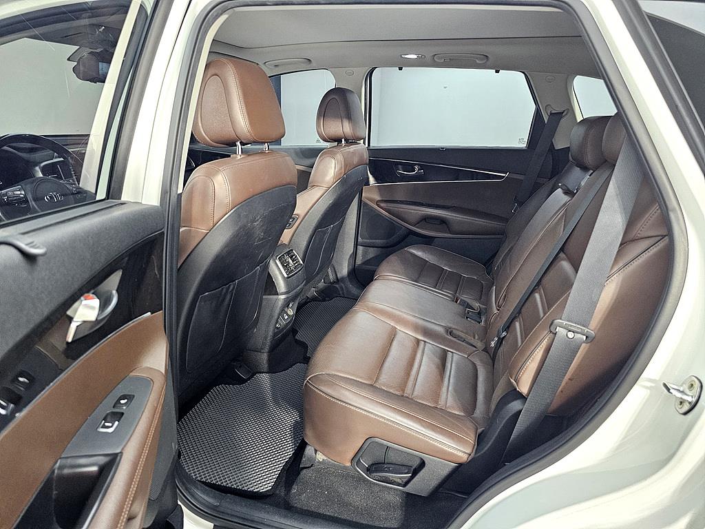 KIA Sorento - Vista 11