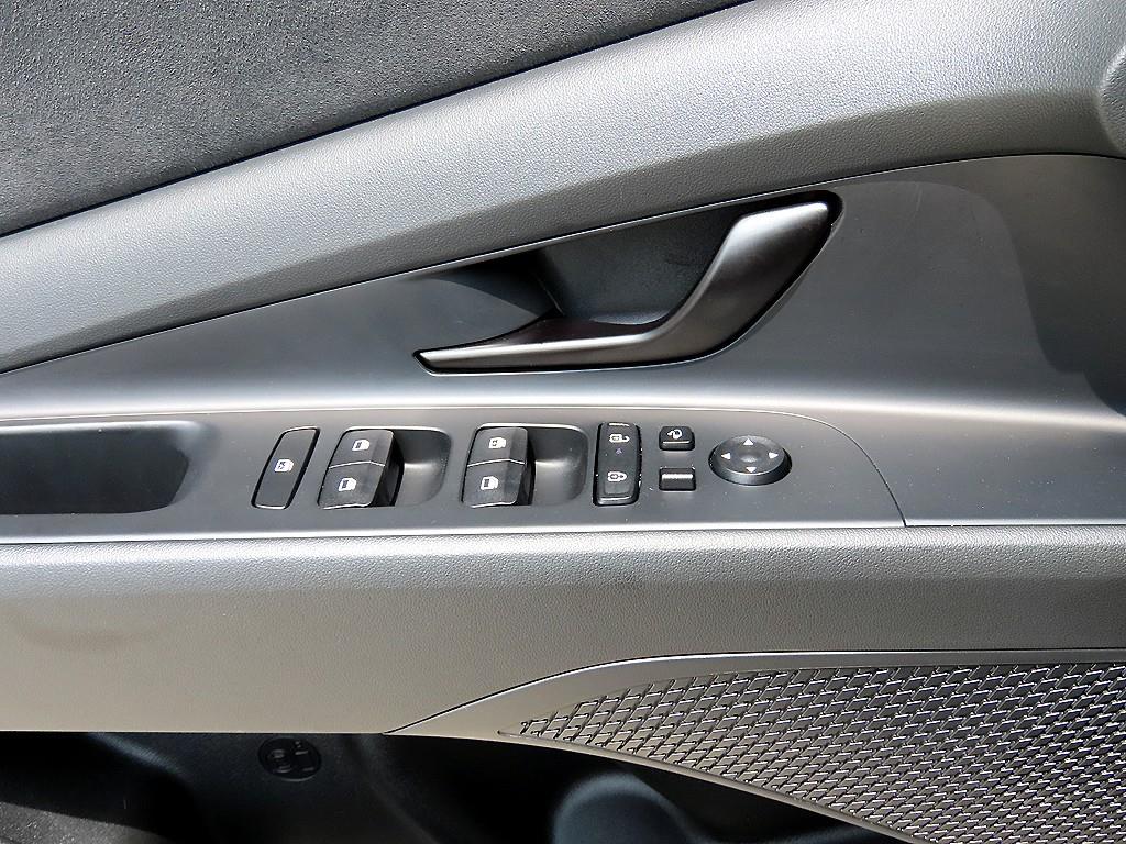 HYUNDAI Avante - Vista 11
