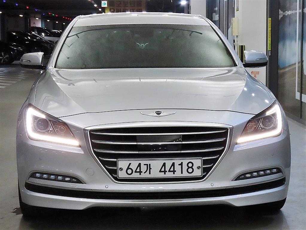 HYUNDAI Genesis - Vista 2