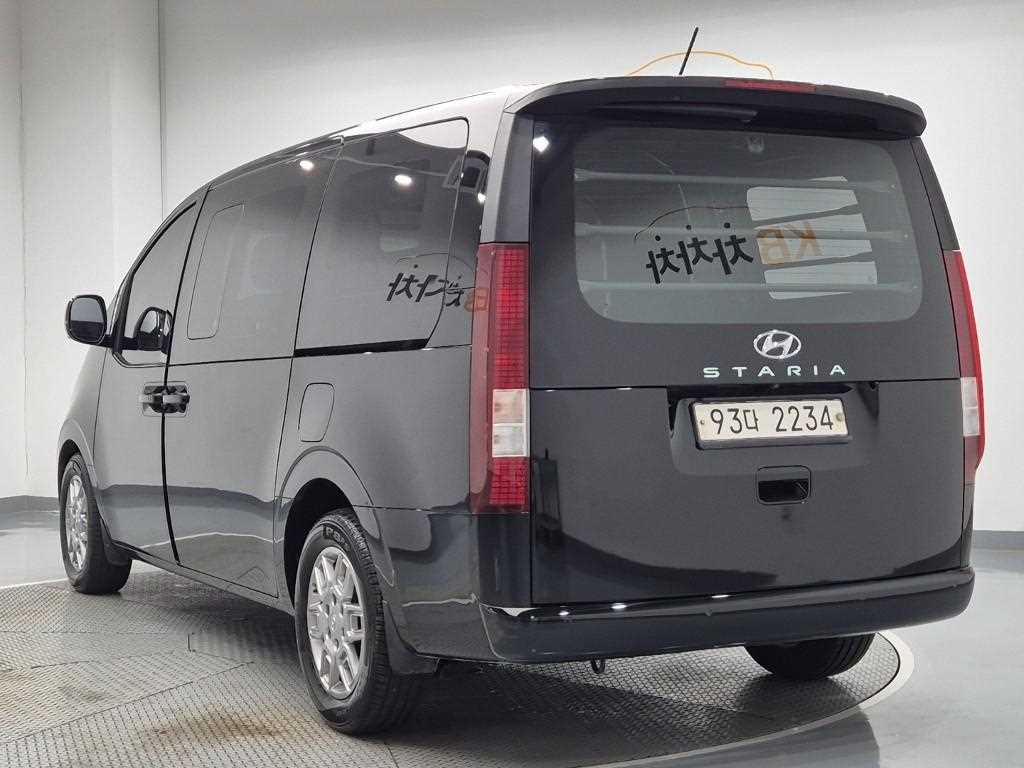 HYUNDAI Staria - Vista 2