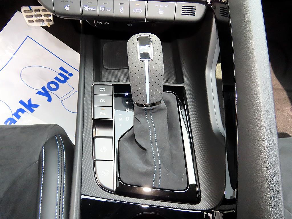 HYUNDAI Avante - Vista 10