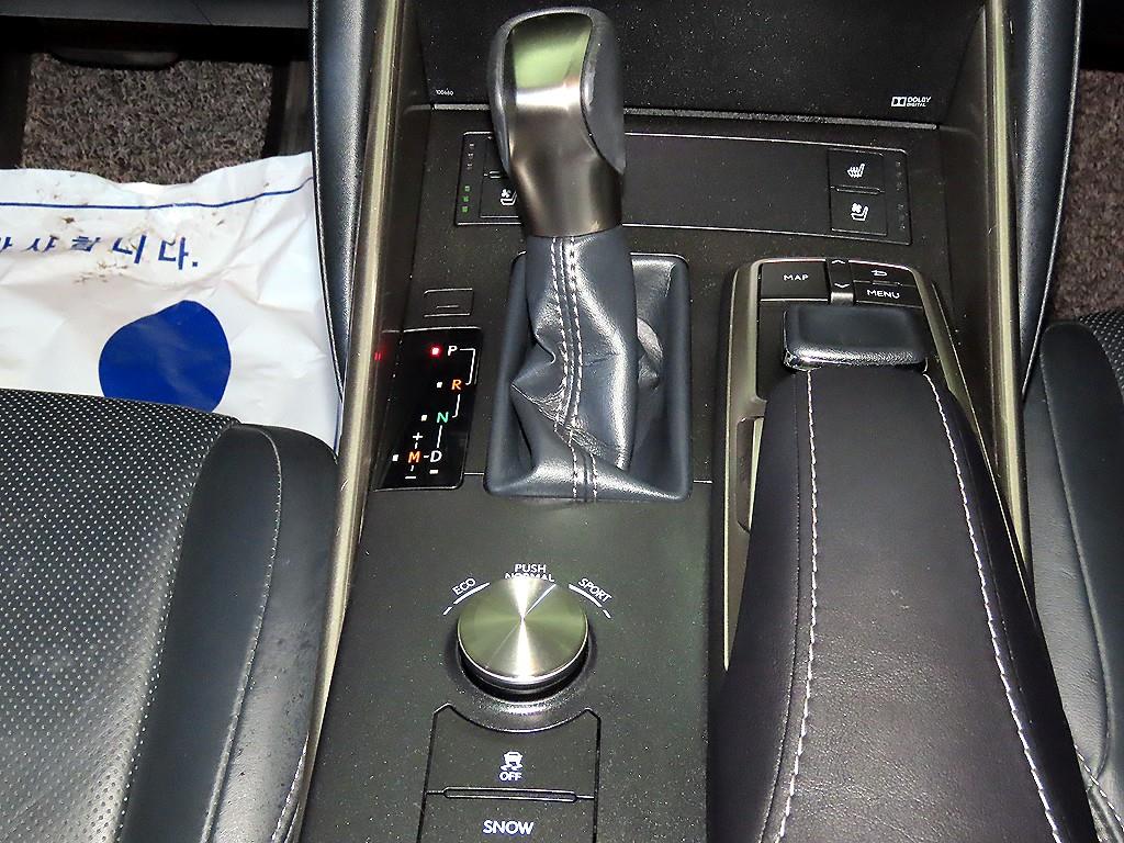 Lexus IS - Vista 12