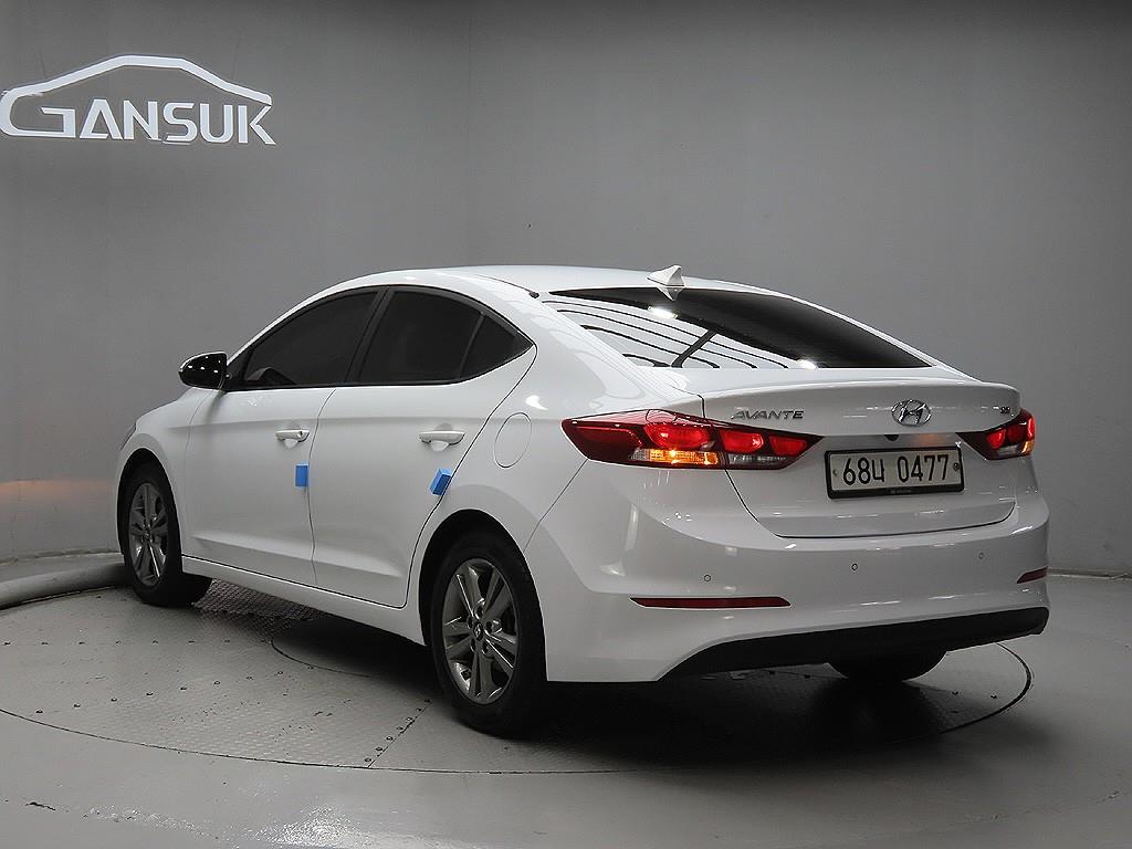 HYUNDAI Avante - Vista 5