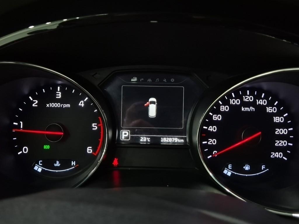 KIA Carnival - Vista 6