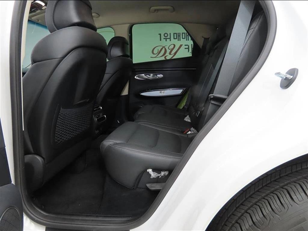 Genesis GV70 2023 Blanco - Importación desde Corea - HF Imports Iquique - Foto 16