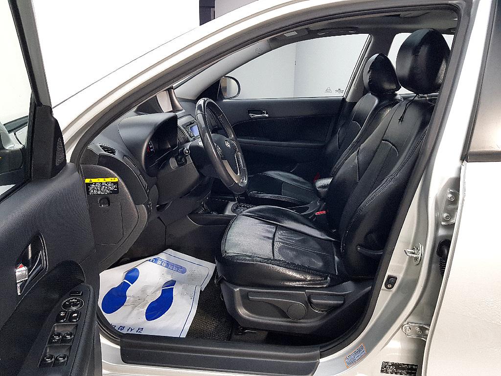 HYUNDAI i30 - Vista 10