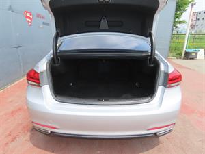 HYUNDAI Genesis - Vista 10