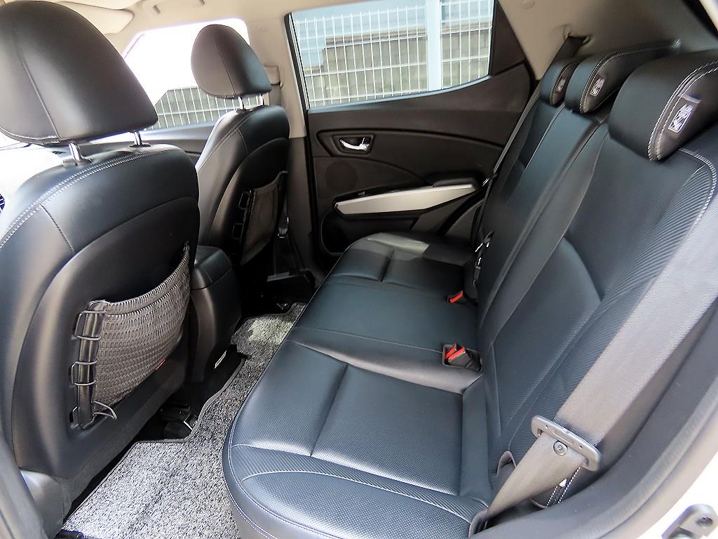 Ssangyong Tivoli - Vista 8