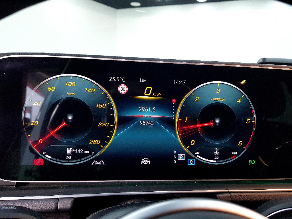 Mercedes Benz GLE Class - Vista 9