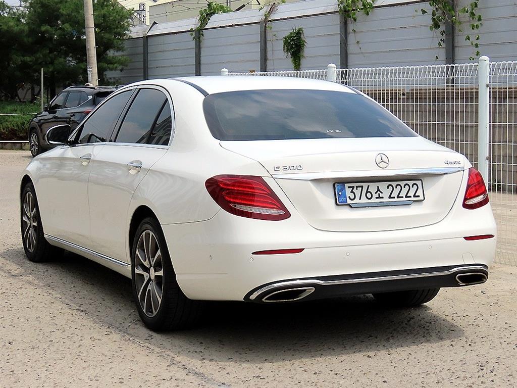 Mercedes Benz E class - Vista 3