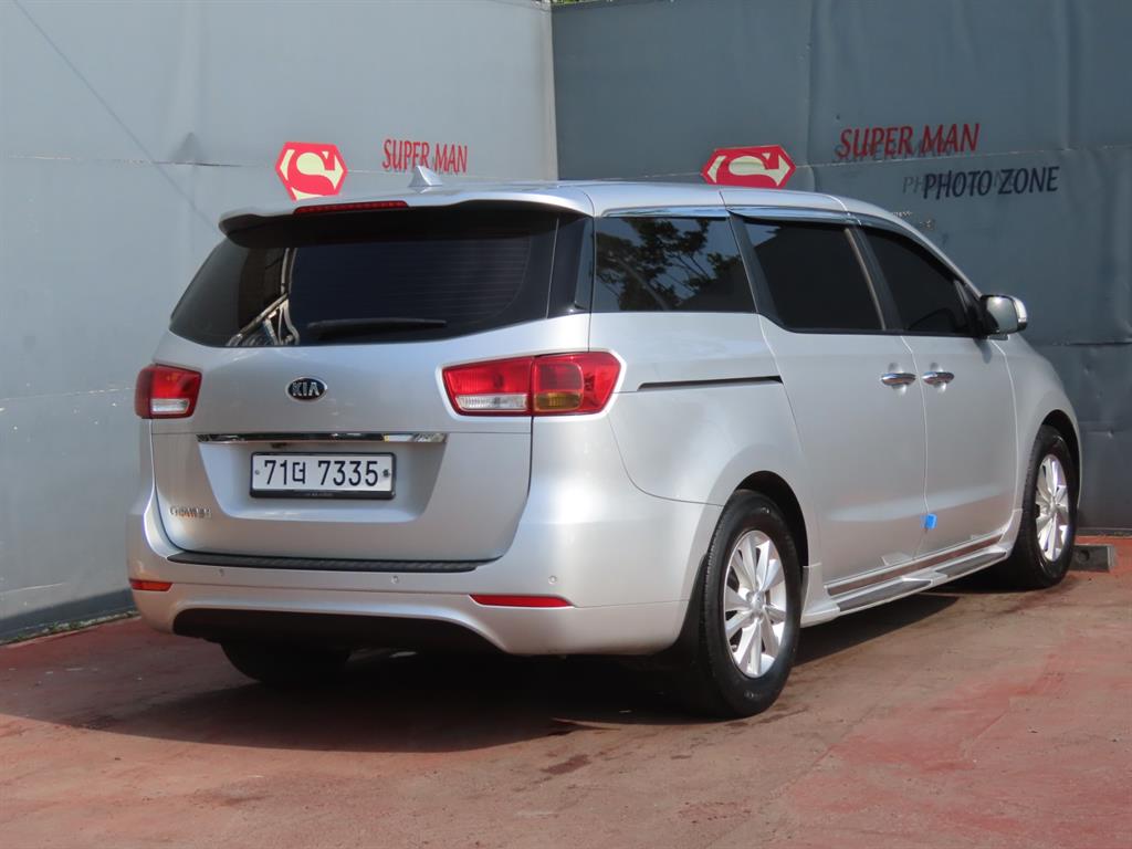 KIA Carnival - Vista 5