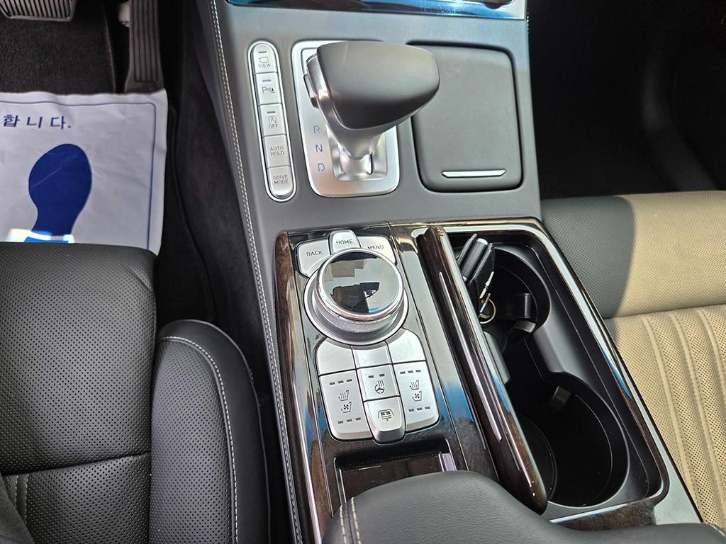 Genesis G90 - Vista 11