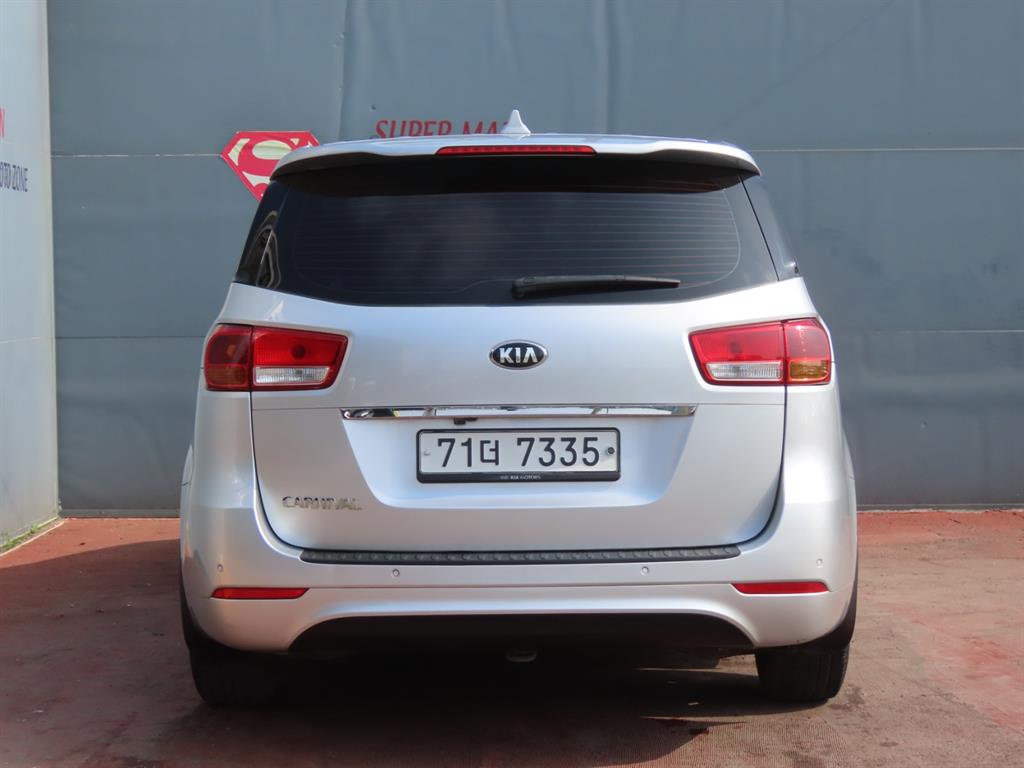KIA Carnival - Vista 7