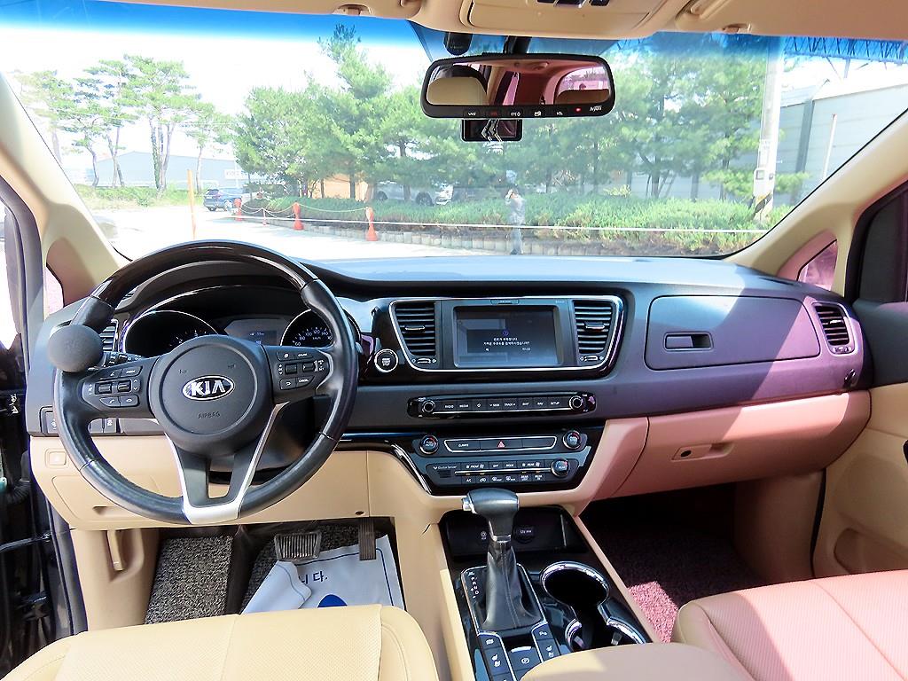 KIA Carnival - Vista 7