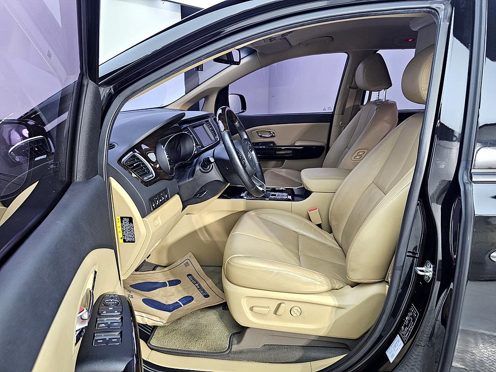 KIA Carnival - Vista 10