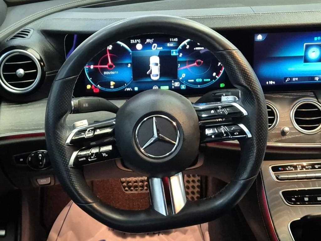 Mercedes Benz E class - Vista 11