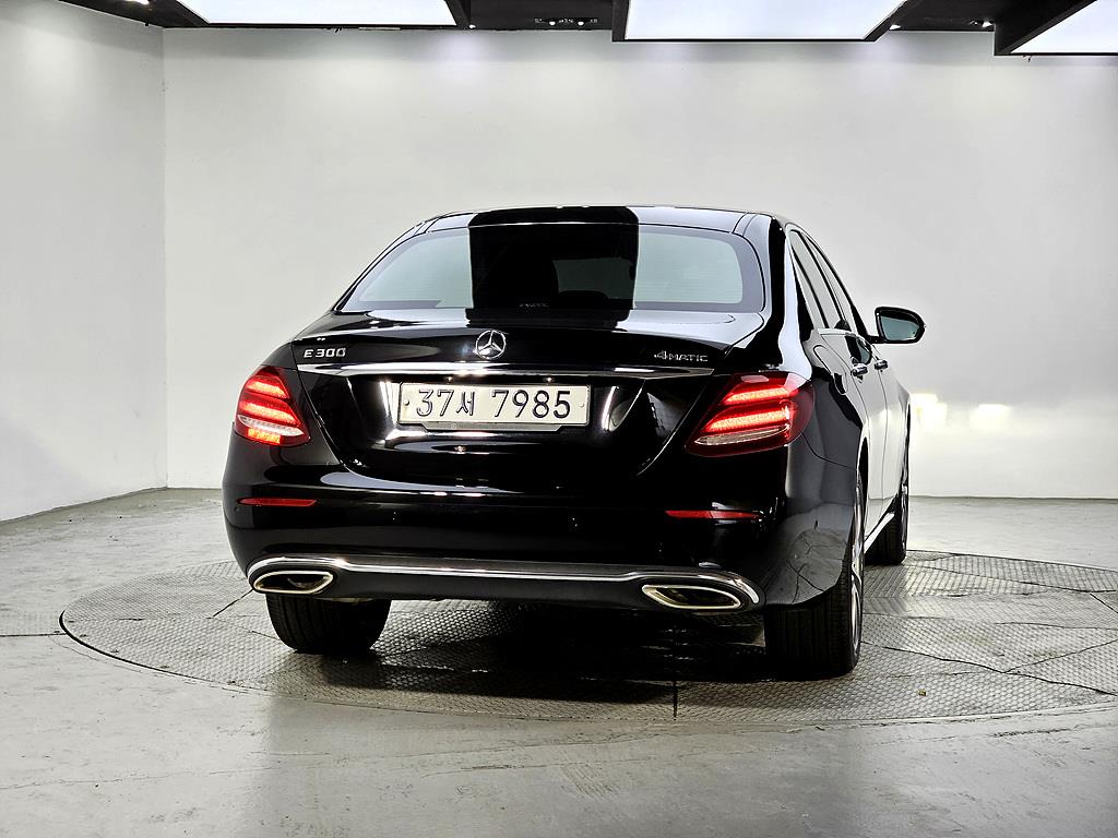Mercedes Benz E class - Vista 3