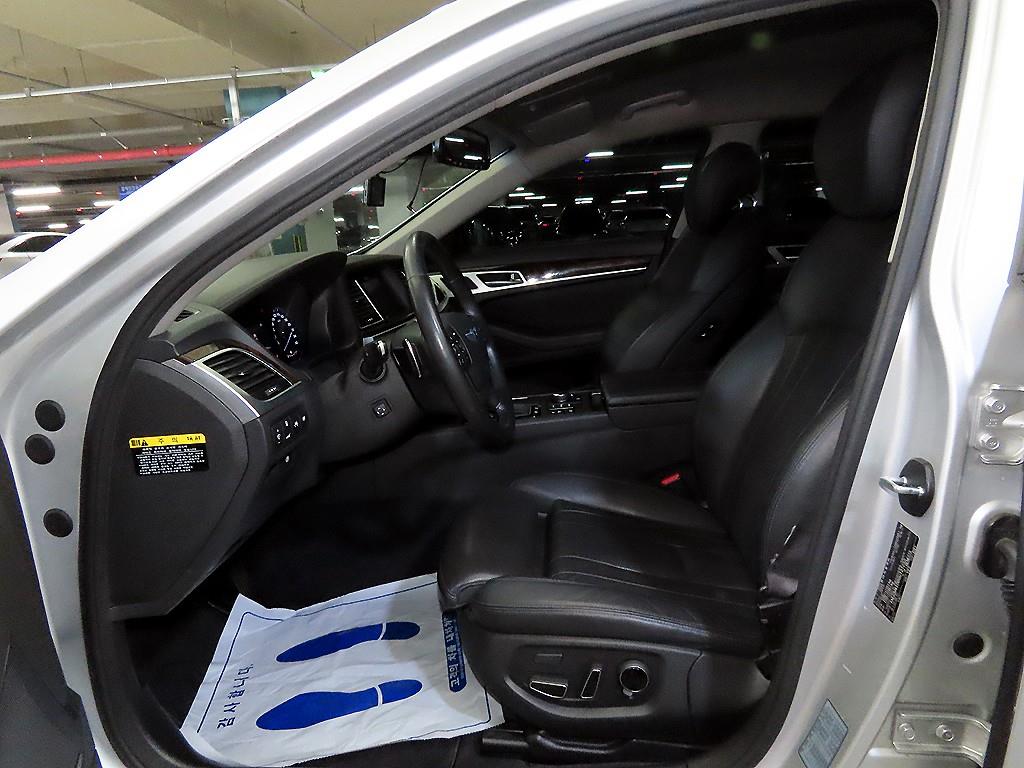 HYUNDAI Genesis - Vista 6