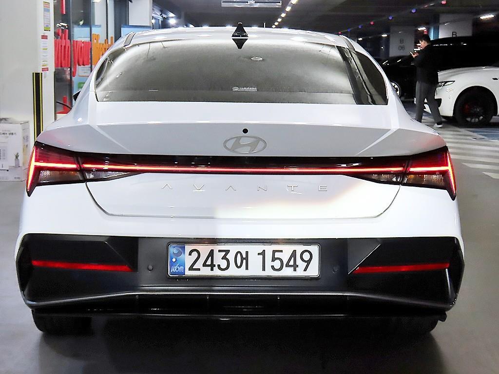 HYUNDAI Avante - Vista 7