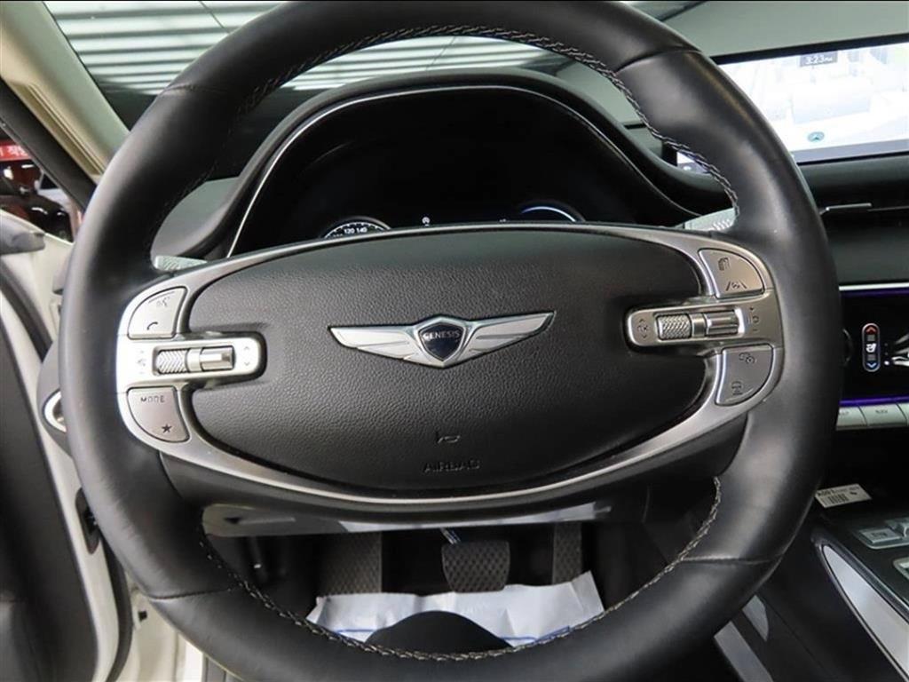 Genesis GV70 - Vista 8