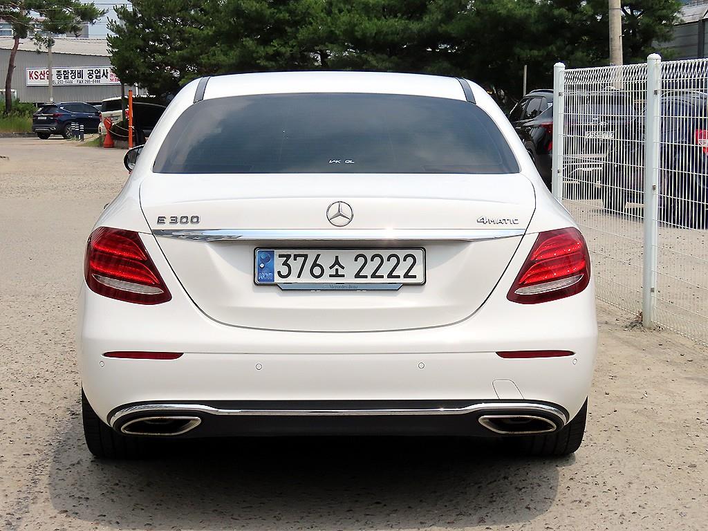 Mercedes Benz E class - Vista 4