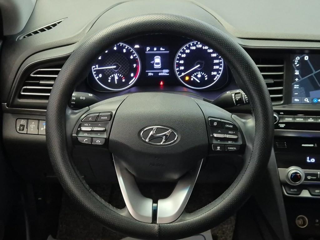 HYUNDAI Avante - Vista 9