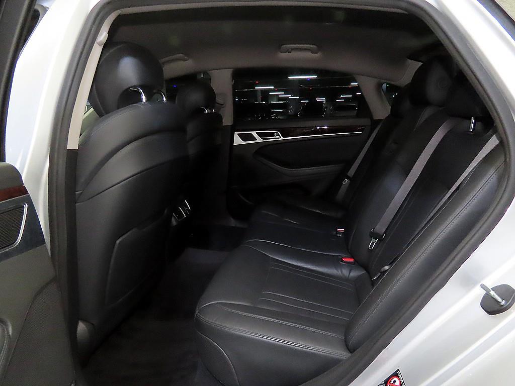 HYUNDAI Genesis - Vista 7