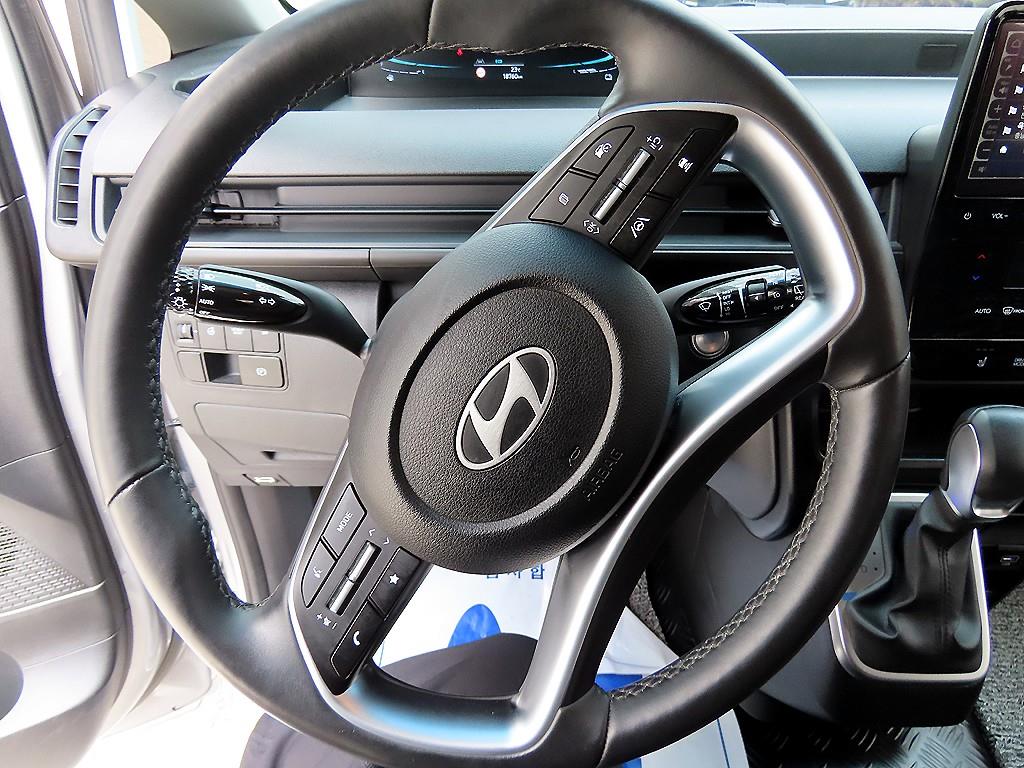 HYUNDAI Staria - Vista 8