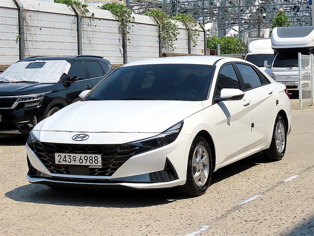 HYUNDAI Avante - Vista 2